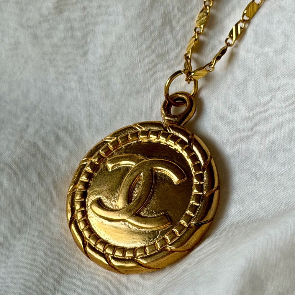 Large Chanel Pendant Necklace - Picture 15 of 16